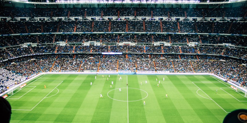 世界杯比赛进球瞬间数据分析图表，展示历届赛事场均进球数变化曲线